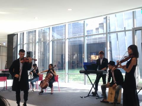 Artwoods. 藝質表演創意行銷 - 香草帕克樂團 於故宮南院演出