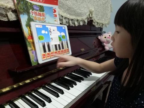 潘潘老師 - 使用App輔助學習識譜，孩子玩得開心，老師達到目的^^