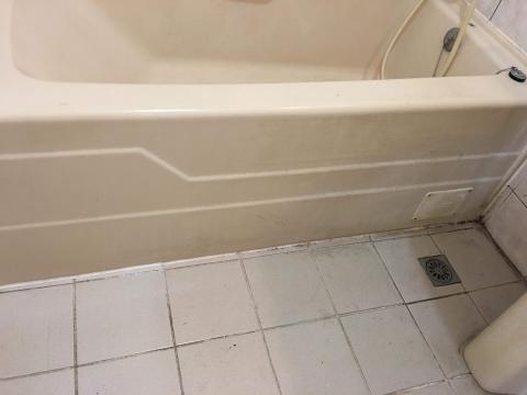 御宅清潔 - 浴缸皂垢處理前照