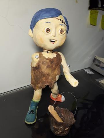 楊雅晴 - 作品名稱:
trick or treat
媒材:
石塑黏土，鋁線，插花海綿