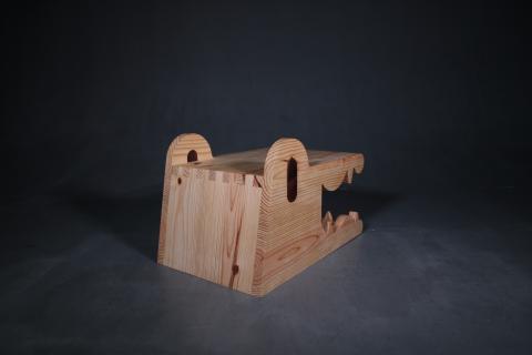 謝宜庭 - 兒童家具設計
兼具書櫃與座椅之功能
手工製作