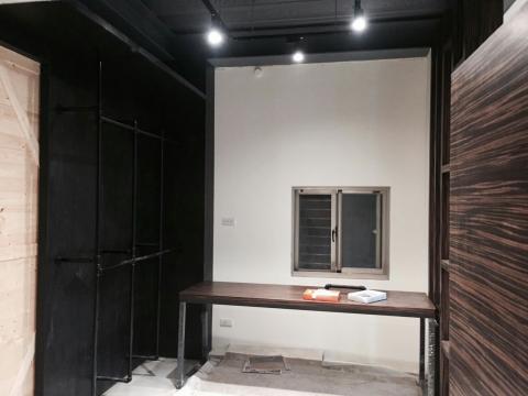 林旭崙集佳水電裝修 - 完成工業風格開放式衣櫥，讓客人滿意，省下不少木作上的成本