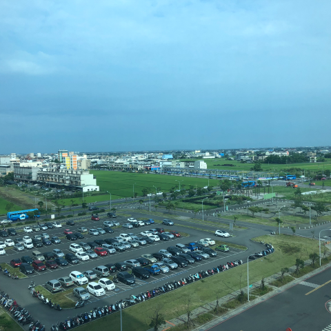 提供接送機服務的專家陳啓綸