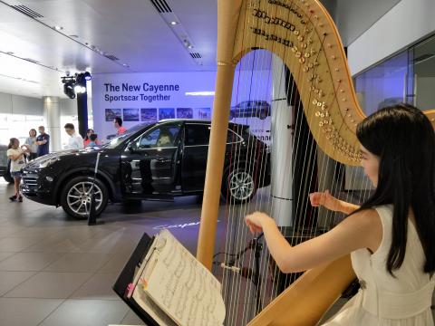 賀本音樂設計有限公司 - 保時捷展間豎琴獨奏 賀本音樂設計有限公司 - 保時捷展間豎琴獨奏