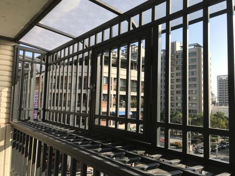 勝宏（正峰）鋁門窗 - 防盜窗