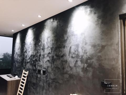 三設企業 - • 施工地點:七堵透天厝
• 服務項目:全室粉刷噴漆、特殊仿飾藝術塗裝
• 坪數:60坪
--------------------------------------------------
⚠️歡迎需要粉刷裝潢的老闆們請致電或私訊詢問哦～
?服務範圍：北北基、桃園、新竹以北
?免費線上諮詢?免費到府估價
➖提供線上報價服務➖
✅免費諮詢專線：0987350753