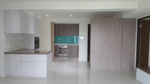 昊實居家裝潢 - 多樣化的系統板材，打造屬於自己的風格。