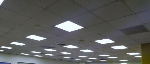 合宜(統原)水電行 - 辦公室。更換燈具