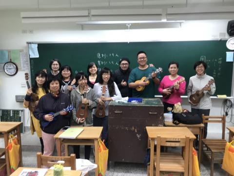 周振隆 - 社區大學烏克麗麗班