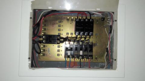 统理水电 - 无熔絲开关及線径更換。