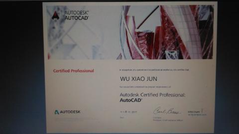 吳小姐 - CAD原廠國際證照  PDF傳不上來只好用手機拍 中間英文大寫 是我的英文名子