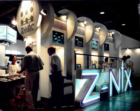 京采空間設計 - 展場特性是一種縮小版的建築構造概念,好快、好看、好玩、好變化,360度的立體感官傳達全方位的視覺想像,空間存在定義是立即且一致性的。
在規劃上我們有三個主要重點必須具備:
■ 吸引全場目光的視覺量體。
■ 突顯產品性格的獨到創意。
■ 展品陳列方式的巧妙處置。
對設計者而言是一個揮灑想像力的創意舞台,從無到有,在虛擬的想像中構築地坪線及天際間的有效實體;快速確立產品定位與行銷訴求是重要的一件大事 京采空間設計 - 展場特性是一種縮小版的建築構造概念,好快、好看、好玩、好變化,360度的立體感官傳達全方位的視覺想像,空間存在定義是立即且一致性的。
在規劃上我們有三個主要重點必須具備:
■ 吸引全場目光的視覺量體。
■ 突顯產品性格的獨到創意。
■ 展品陳列方式的巧妙處置。
對設計者而言是一個揮灑想像力的創意舞台,從無到有,在虛擬的想像中構築地坪線及天際間的有效實體;快速確立產品定位與行銷訴求是重要的一件大事