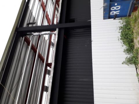 雙全工程行 - 蓋鐵皮浪板牆壁 壁板施工完成圖片。