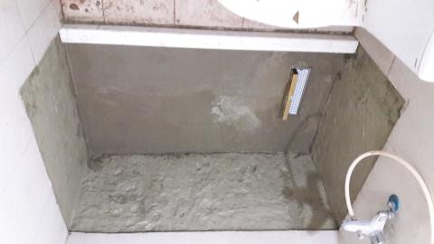 统理水电 - 浴室乾濕分離淋浴防水条及防臭线排施作。