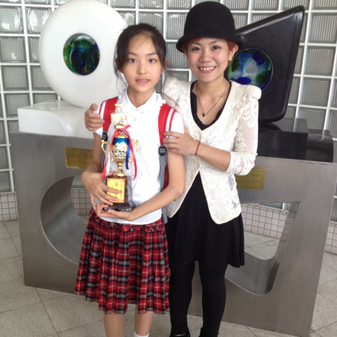 劉老師 - 有多年帶比賽、檢定之經驗，可以依照課程需求，來安排主課程之外的活動（如參加檢定或比賽），藉此輔助自己達成短期目標。