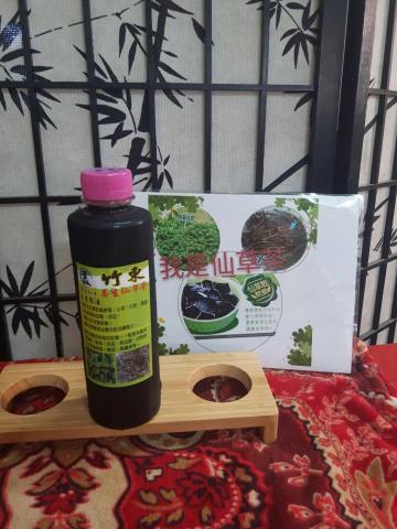 叢心草本竹東客家仙草茶批發零售 - 炎炎夏日來了....還在喝手搖飲料嗎?市面上的仙草是不是好像在喝水..好薄好淡喔...
現在叢竹東客家仙草開跑囉....???
濃厚仙草茶清涼退火消暑...
仙草茶無糖$50元/700CC
仙草茶微糖$55元/700C
☏訂購專線:0976-500129
?取貨地點:屏東市大武里武順街10號
?外送以10瓶為單位
※若少量，請預先來電說要幾瓶
因為顧及新鮮品質鮮度，無法隨時隨地有庫存
需