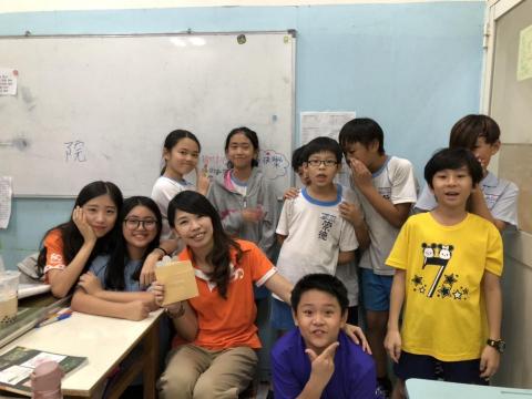 黃音慈Julian - 在長頸鹿美語擔任英語助教達1年半的時間