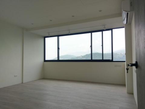 閎富鋁業有限公司 - 大面積採光橫拉窗，增加視野