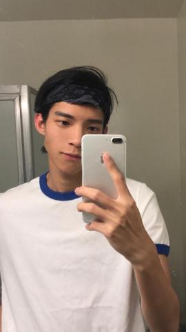 提供翻译i服務的專家Johnny ho