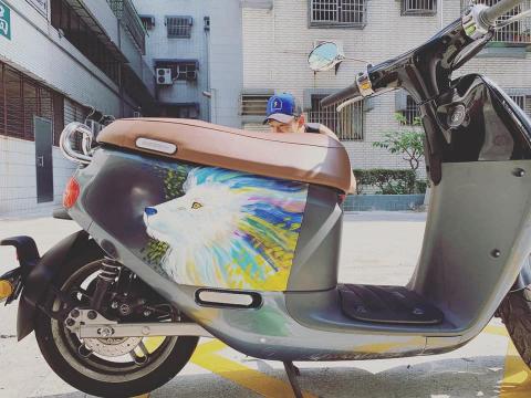 weiwei - 機車案子 - 白獅