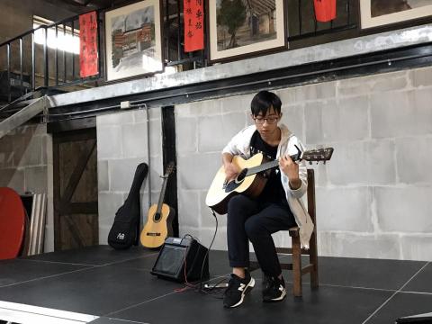 提供烏克麗麗服務的專家Danny