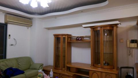 黃龍工程 - 住戶客廳油漆脫落,壁癌，重新粉刷(玫瑰白)