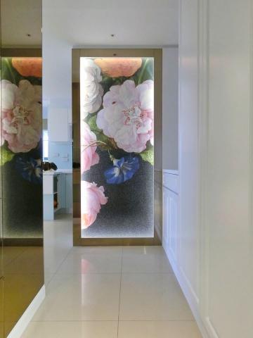 永固麗室內裝潢設計有限公司 - 房屋坪數:約18坪 設計風格:輕古典微鄉村風格 房屋類型:標準格局 房屋狀況:新成屋 空間格局:客廳、餐廳、廚房、主臥、客房、衛浴x1 主要建材:噴漆、線板、訂製櫃、壁紙 公共空間輕古典設計 喜愛輕古典的屋主,在屬於自已住家的小城堡中,期待實現大人款的優雅氣質,設計師首先納入完整龐大的收納計畫,構築開闊流暢的生活框架, 永固麗室內裝潢設計有限公司 - 房屋坪數:約18坪 設計風格:輕古典微鄉村風格 房屋類型:標準格局 房屋狀況:新成屋 空間格局:客廳、餐廳、廚房、主臥、客房、衛浴x1 主要建材:噴漆、線板、訂製櫃、壁紙 公共空間輕古典設計 喜愛輕古典的屋主,在屬於自已住家的小城堡中,期待實現大人款的優雅氣質,設計師首先納入完整龐大的收納計畫,構築開闊流暢的生活框架,