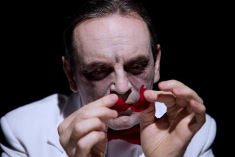 YT 影像工作室 - 於<Time, Love, Choice>擔任編劇兼導演。
此為劇照側拍