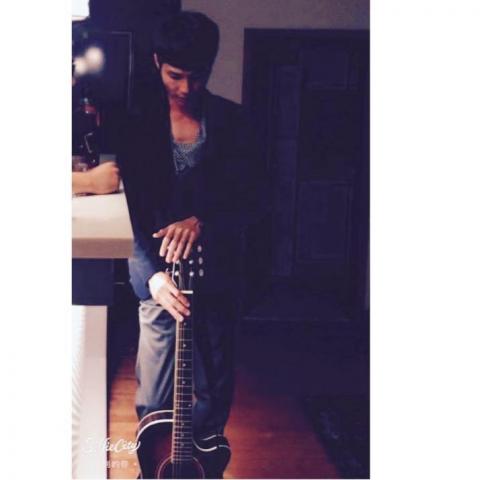 劉孝謙 - 家教吉他授課，無意間被側拍^_^