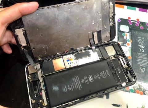 iDeology (手機包膜、手機維修-台南東門店) - 最近台南下大雨，大家要小心手機進水喔！