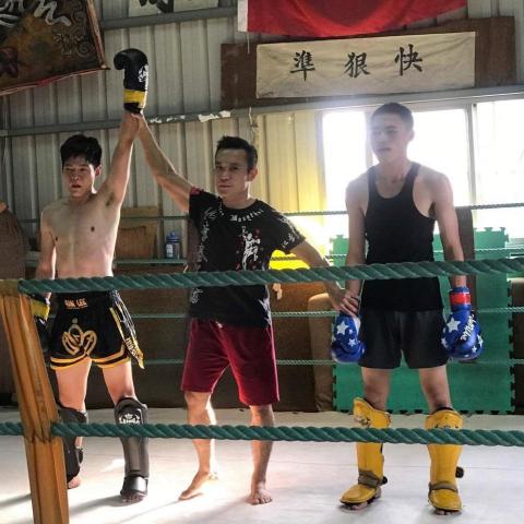 杰森個人工作室 - 參加2017仁李泰拳館內交流賽。