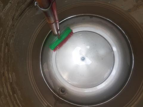 陳名冠 - 水塔清洗