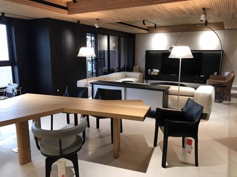 超躍企業有限公司 - 