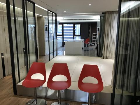 超躍企業有限公司 - 