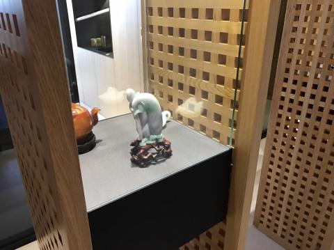 超躍企業有限公司 - 