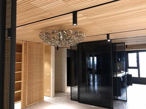 超躍企業有限公司 - 