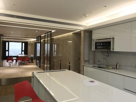 超躍企業有限公司 - 