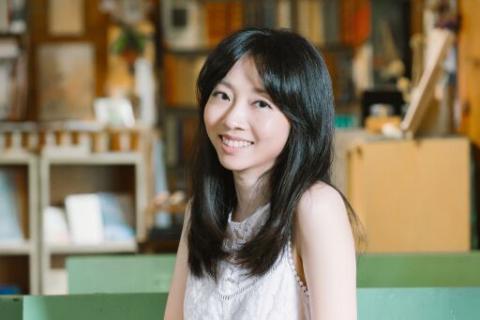 提供學術論文服務的專家Lorita