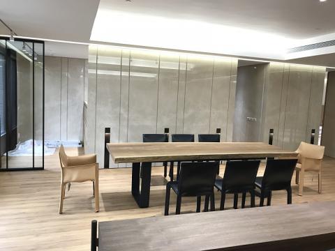 超躍企業有限公司 - 