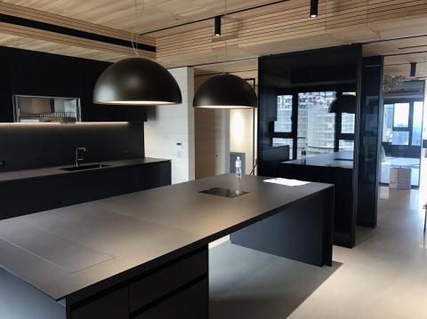 超躍企業有限公司 - 