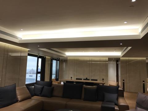 超躍企業有限公司 - 