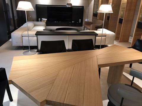 超躍企業有限公司 - 