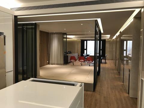 超躍企業有限公司 - 