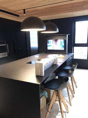 超躍企業有限公司 - 