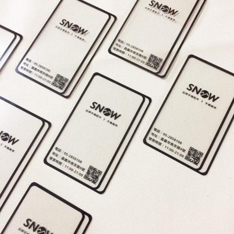 西門彼得設計 - 【西門彼得 名片設計- SNOW 手機配件】

設計理念｜
配合雪的意象，希望呈現出純淨、透明
所以我們將材質改成全透卡進行設計，
透明的名片讓人如手持未來感的手機。