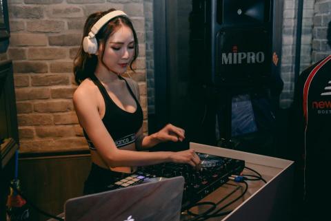 叢念滋 - NewBalance 990v5新品發表會拍攝