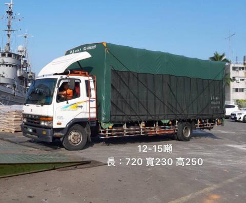 易成精緻搬家 - 12-15噸車型,皆有車棚加升降尾門 易成精緻搬家 - 12-15噸車型,皆有車棚加升降尾門