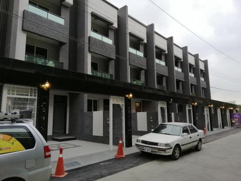 九太陽照明設備 - 