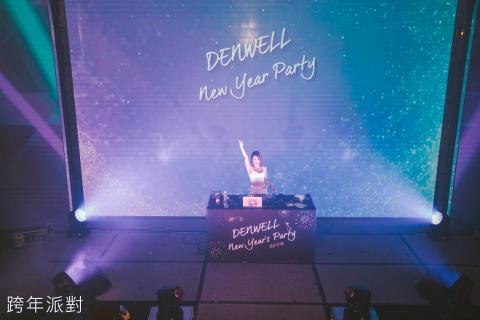 Julia  - 跨年派對 (室內+戶外, 共700人付費參加)