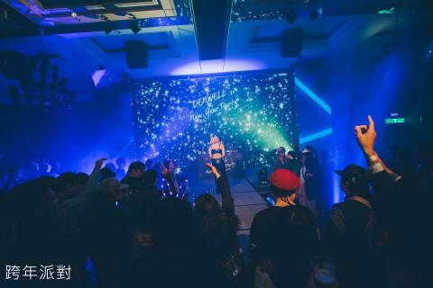 Julia  - 跨年派對 (室內+戶外, 共700人付費參加)